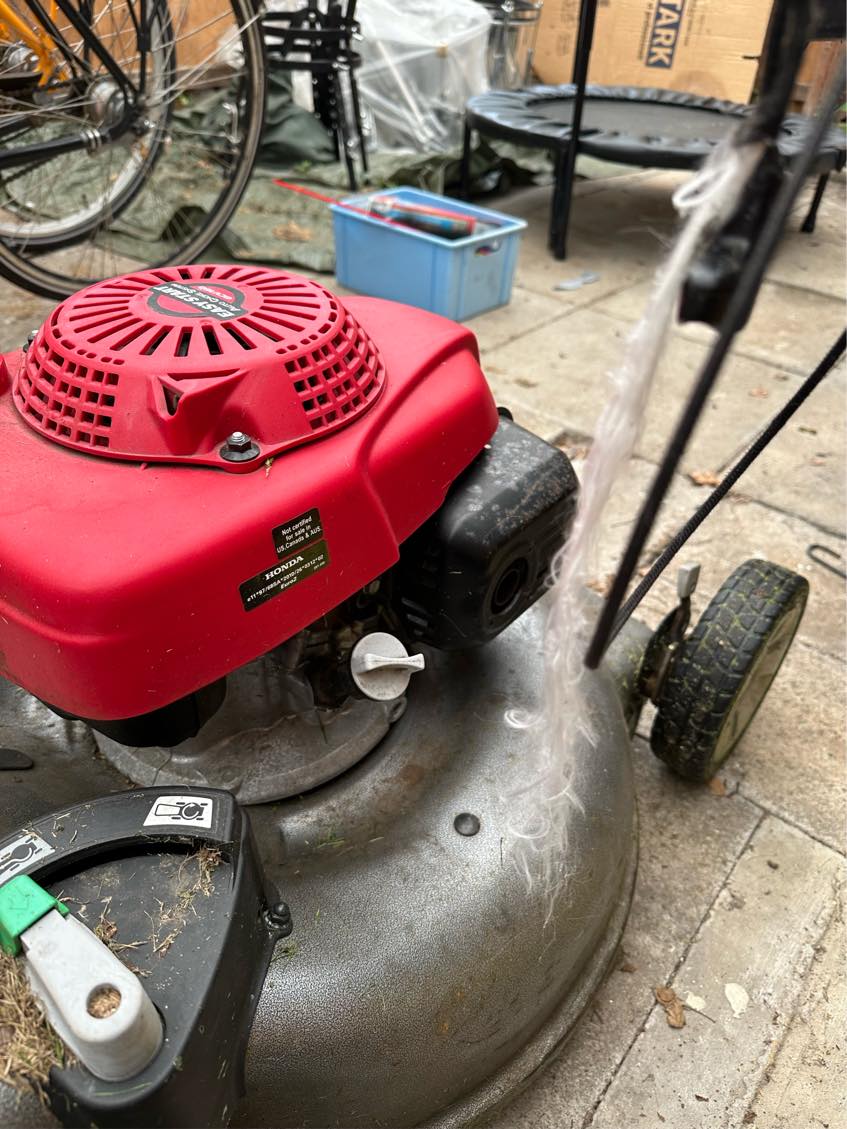 Reparation af græsslåmaskine