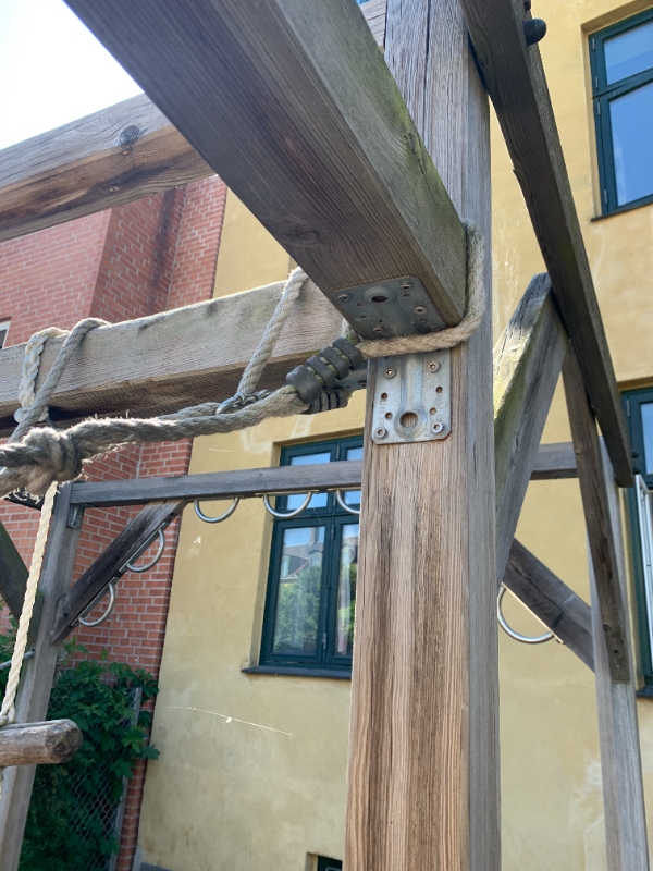 Afhente grus/perlesten fordelt på ca 40kvm i ca 15-20 cm