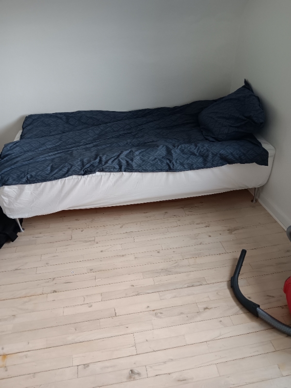 kører blandet affald på genbrugspladsen