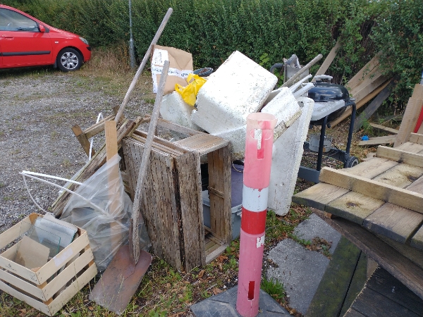 Kørt en bunke usorteret storskrald til genbrugspladsen i Hillerød