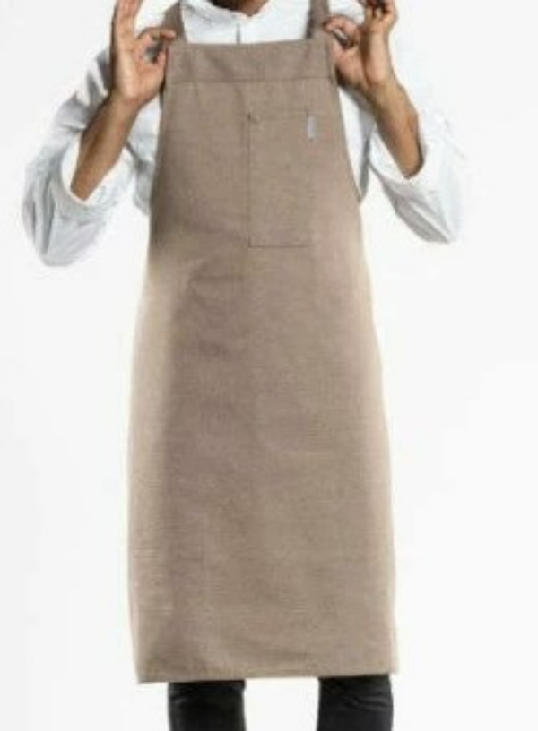 Syning af forklæder med broderi