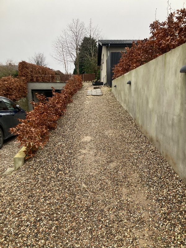 Lægning af flise opgang til hoveddør - ikke kørebelægning.