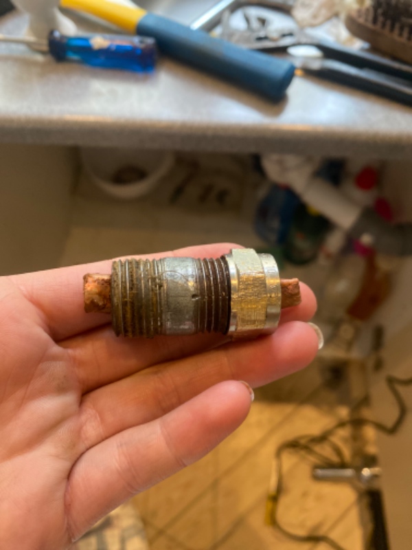 Boret større hul i bordplade til nyt amaratur.