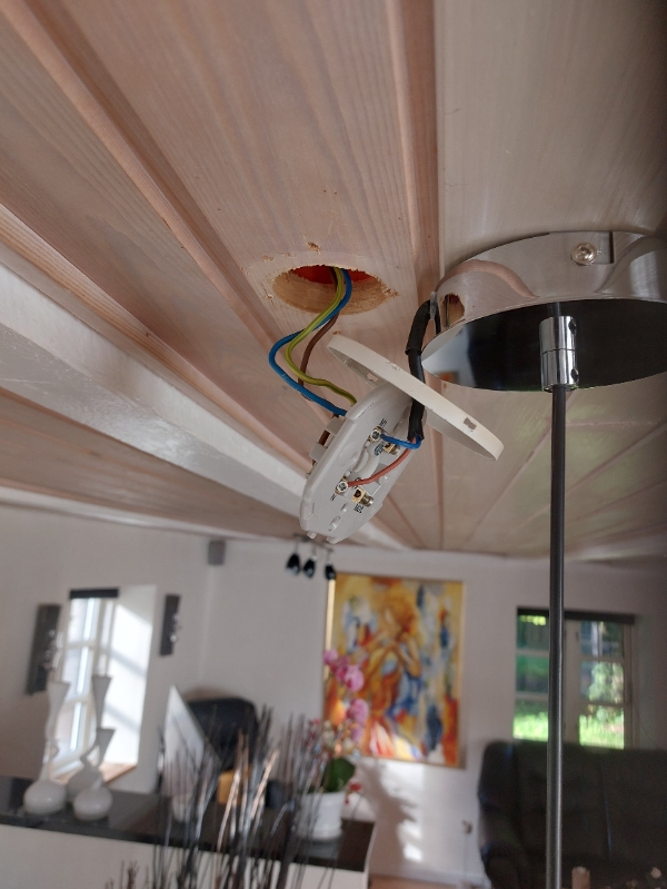 16 udtag fra loftet, samt tjek af alle stikkontakter i hjemmet