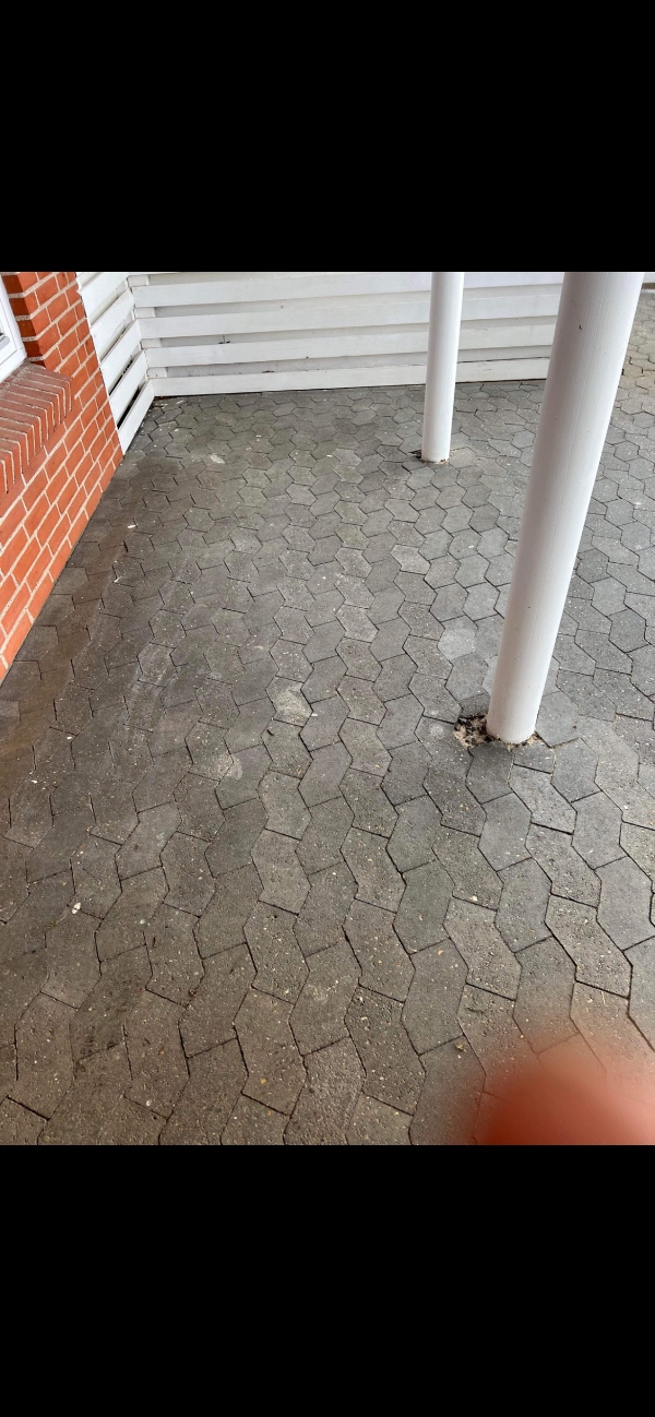 Ukrudtsfjernelse på terrasse