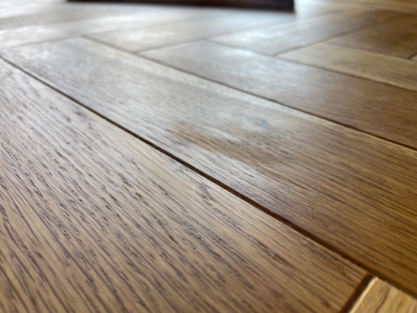 Afslibning og oliering af bordplade