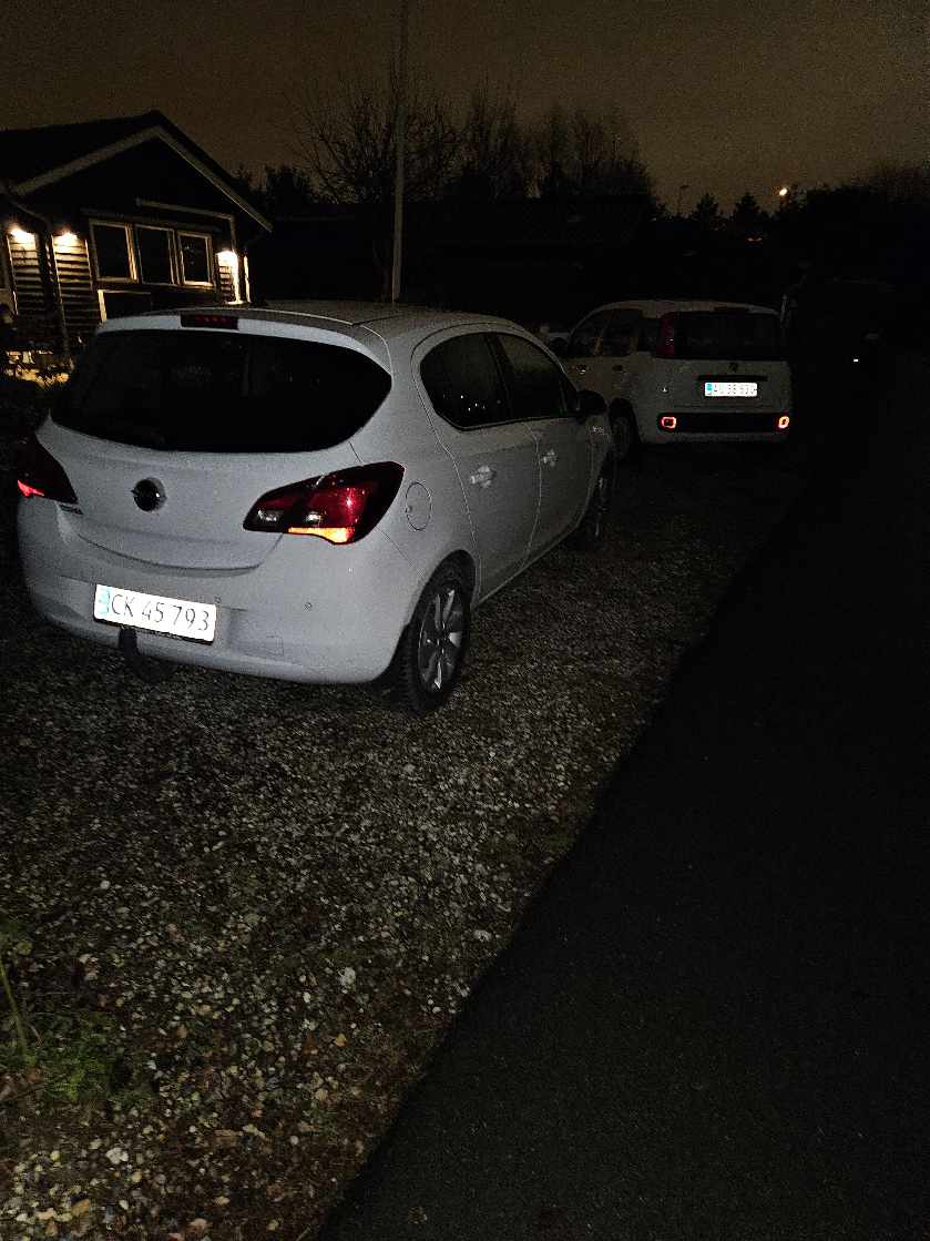 Nye granit skærver i 38-39 m2 indkørsel.