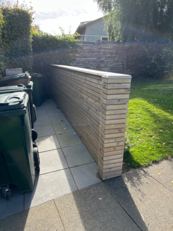 Maling af træværk (skur og væg)