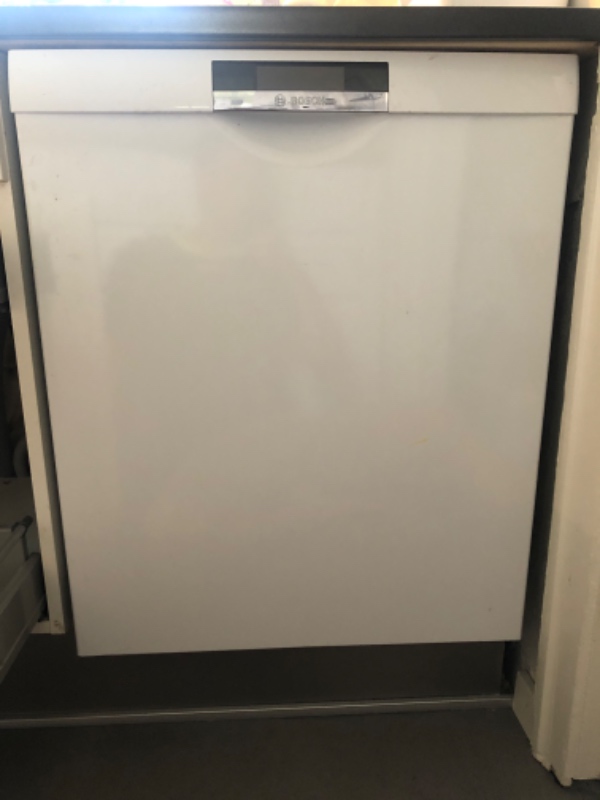 Afmontering af nuværende opvaskemaskine.