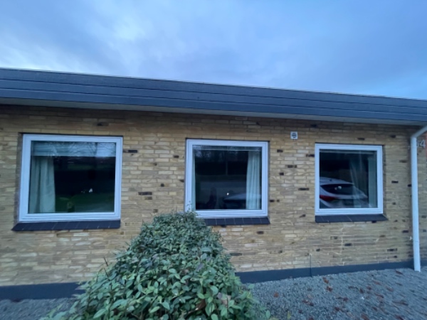 Afmontering af 3 gamle vinduer og montering af 3 nye vinduer