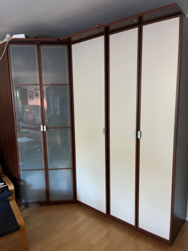 Adskilning af garderobeskab