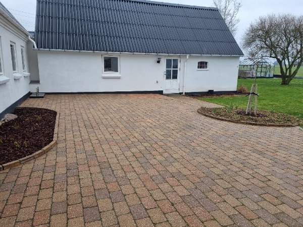 Lægning af fliser ca. 75 m2 terasse (oplæg ændret)