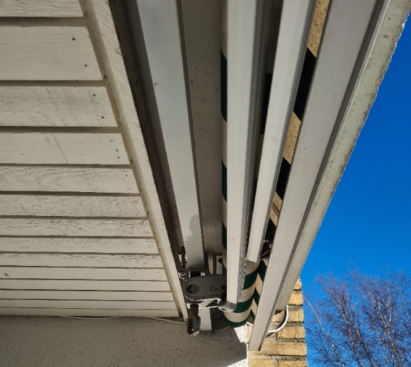 Reperation af Knækarm Markise