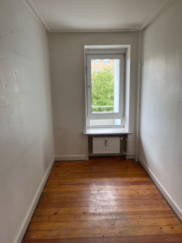 Fjernelse af tapet i lejlighed