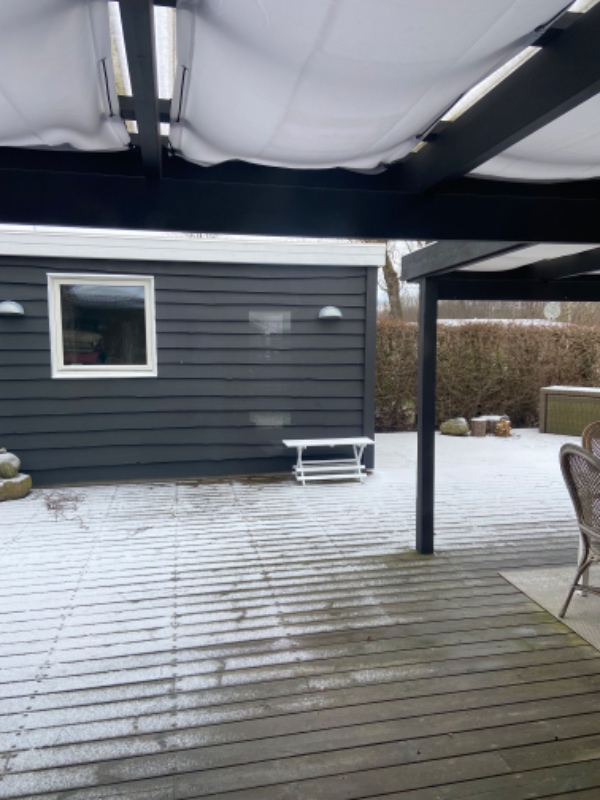 Højtryksspuling af træterrasse