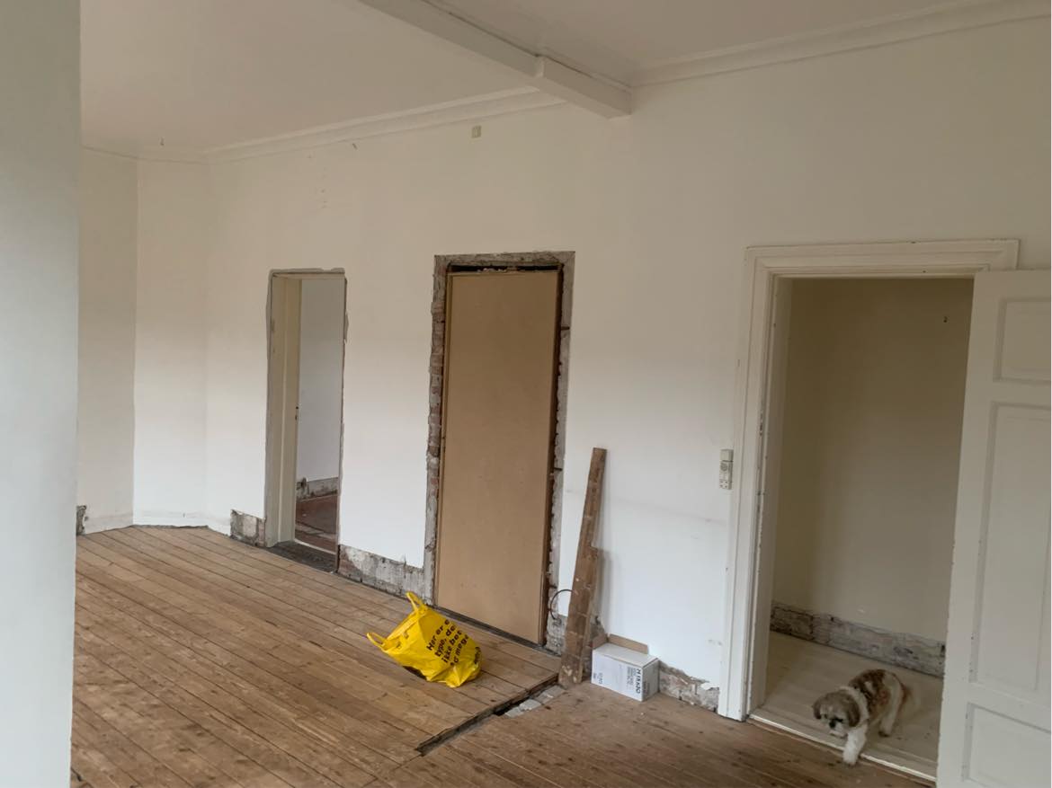 Fuld spartling af vægge samt loft