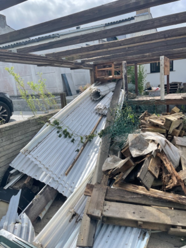 Fjernet byggeaffald mm efter nedtagning af carport