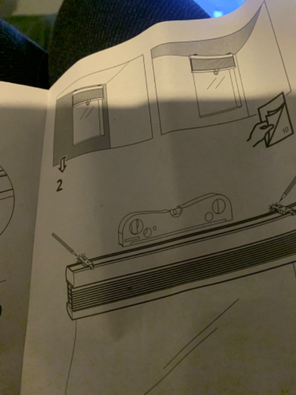 Sat Ikea liftgardin op på vindue med plastramme