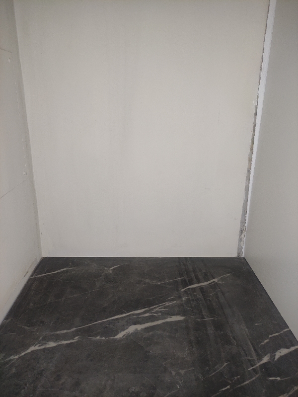 Skære et hul i laminat bordplade og opsætning at lys, ovn og emhætte