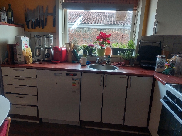 Vi skal have skiftet bordpladen i vores køkken  der er en vask i midten