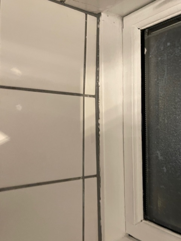 Fugning på badeværelse + ny afløbsrist