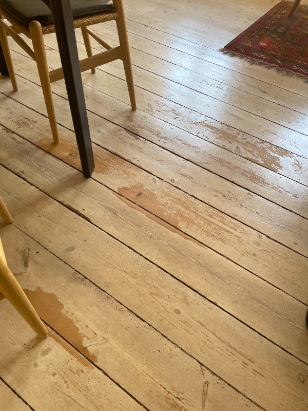 1. Gulvafslibning og oliering 2. Opsætning af stuepaneler