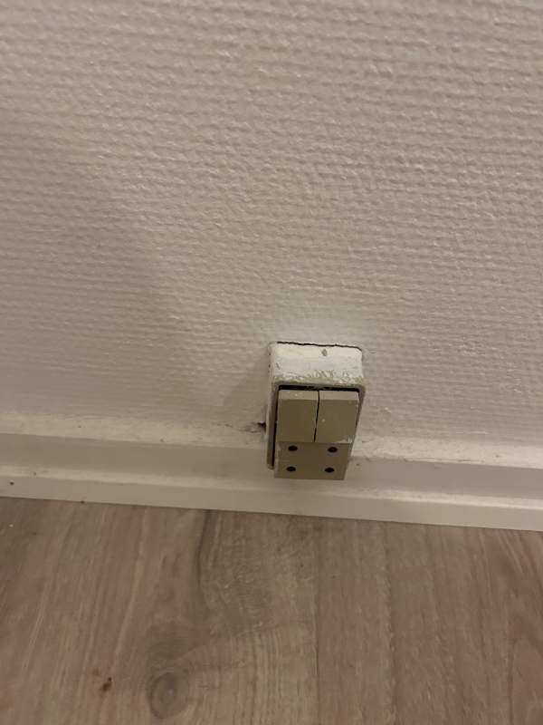 Nye stikkontakter med afdækning - flere rum