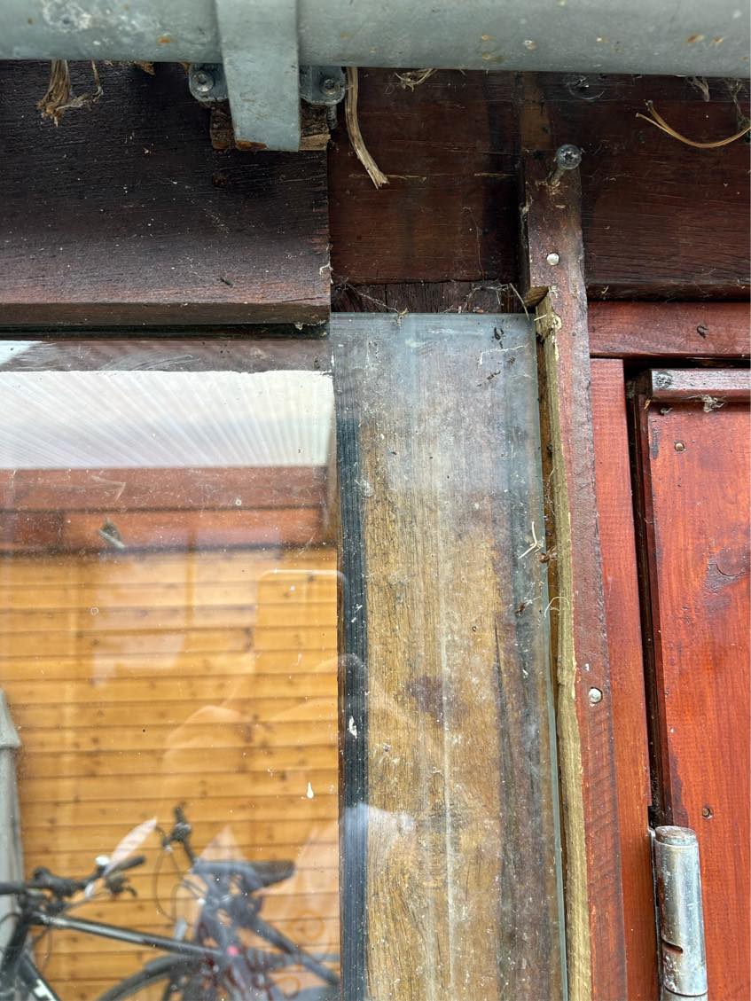 Nedrivning af to sider på udestue