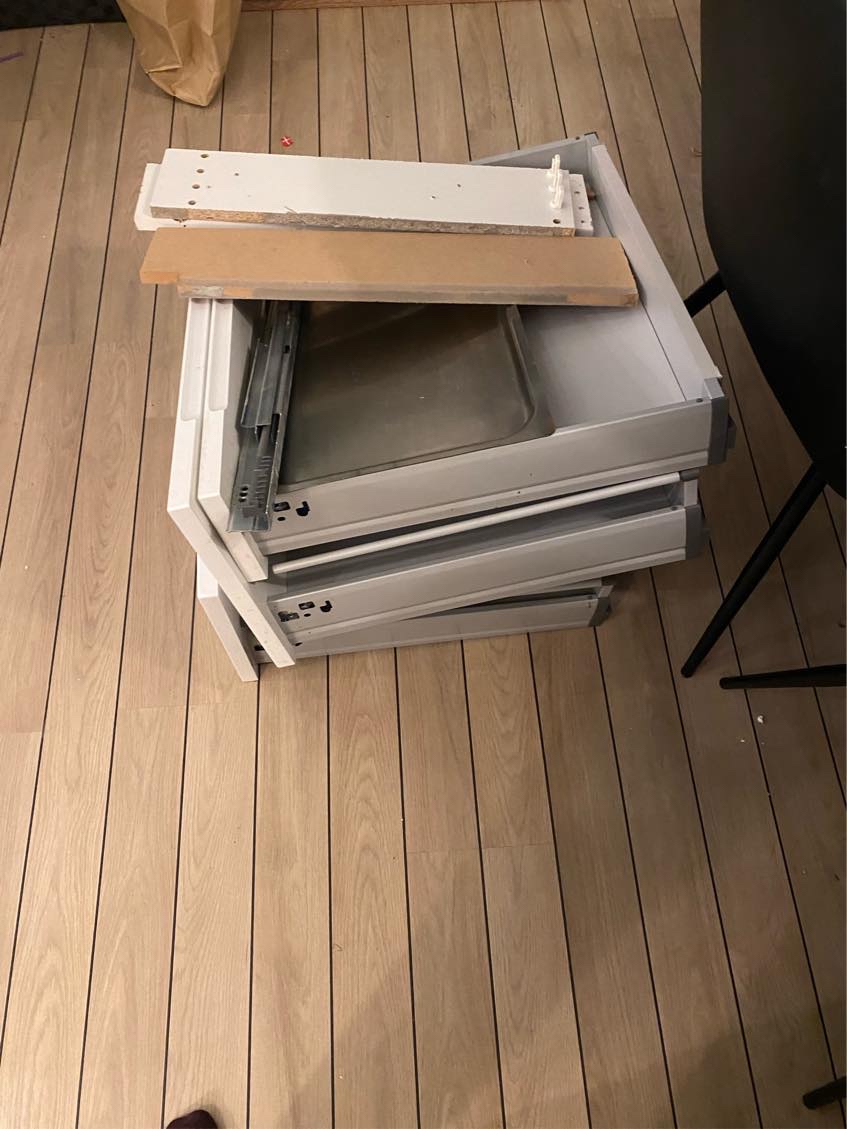 Afhentning af ting til losse plads