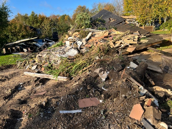 Blandet byggeaffald (nedrevet sommerhus)