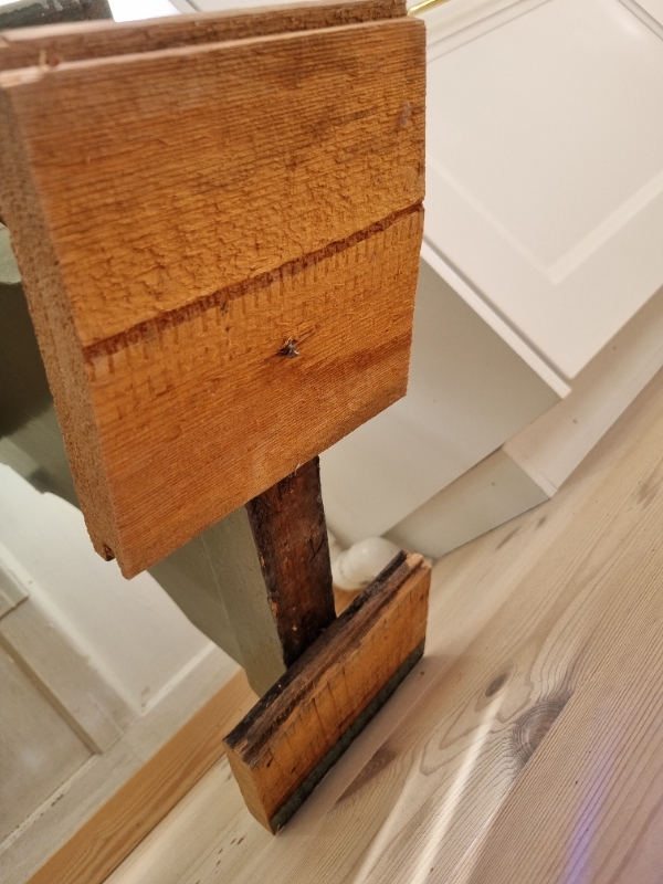 Hjælp til at udtænke og udføre nye fødder til gammel bænk