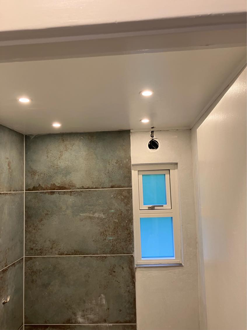 Hjælp til spartling af vægge på badeværelse