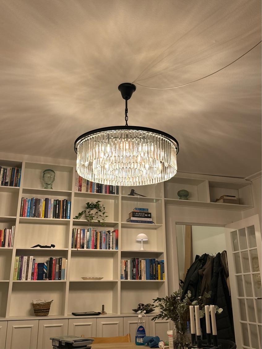 Ophæng af lampe på rosette