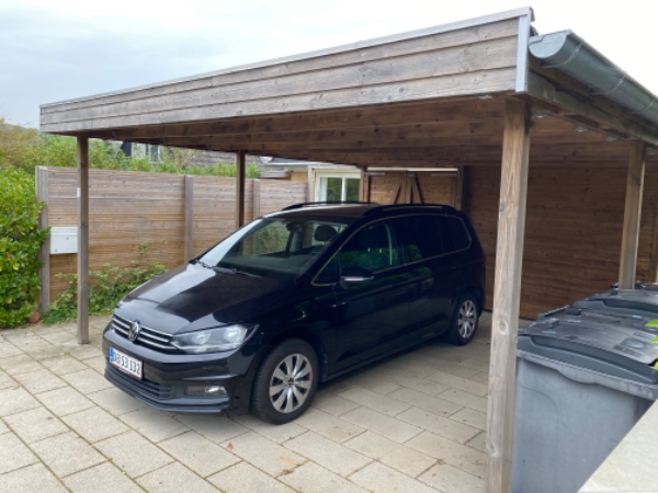Påføring af træbeskyttelse på vores carport (+ evt. skur). Den er netop behandlet med grundingsolie.