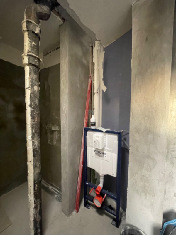 Tømrer opgave - kasse i vådrumsgips til stativ/cisterne