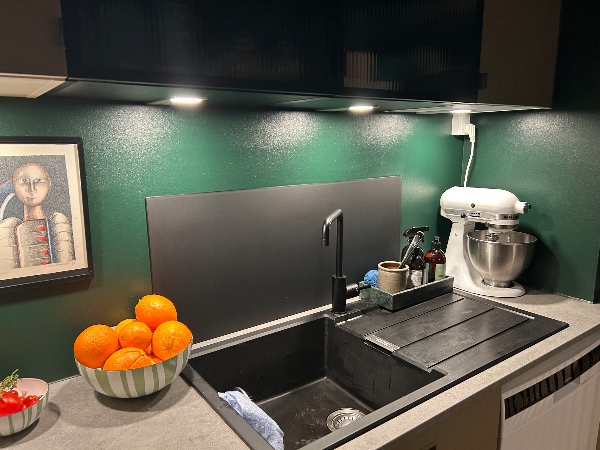 Opsætning af fliser i køkken