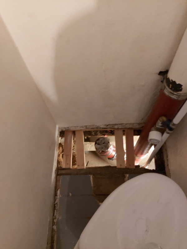 Nyt gulv på lille badeværelse