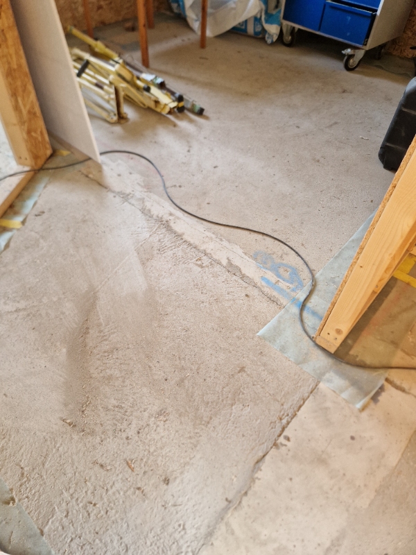 Gulvudjævning og varmeplader