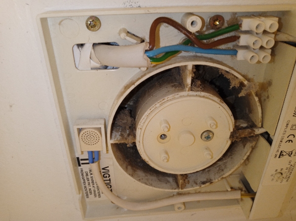 Udskiftning af ventilator i badeværelse