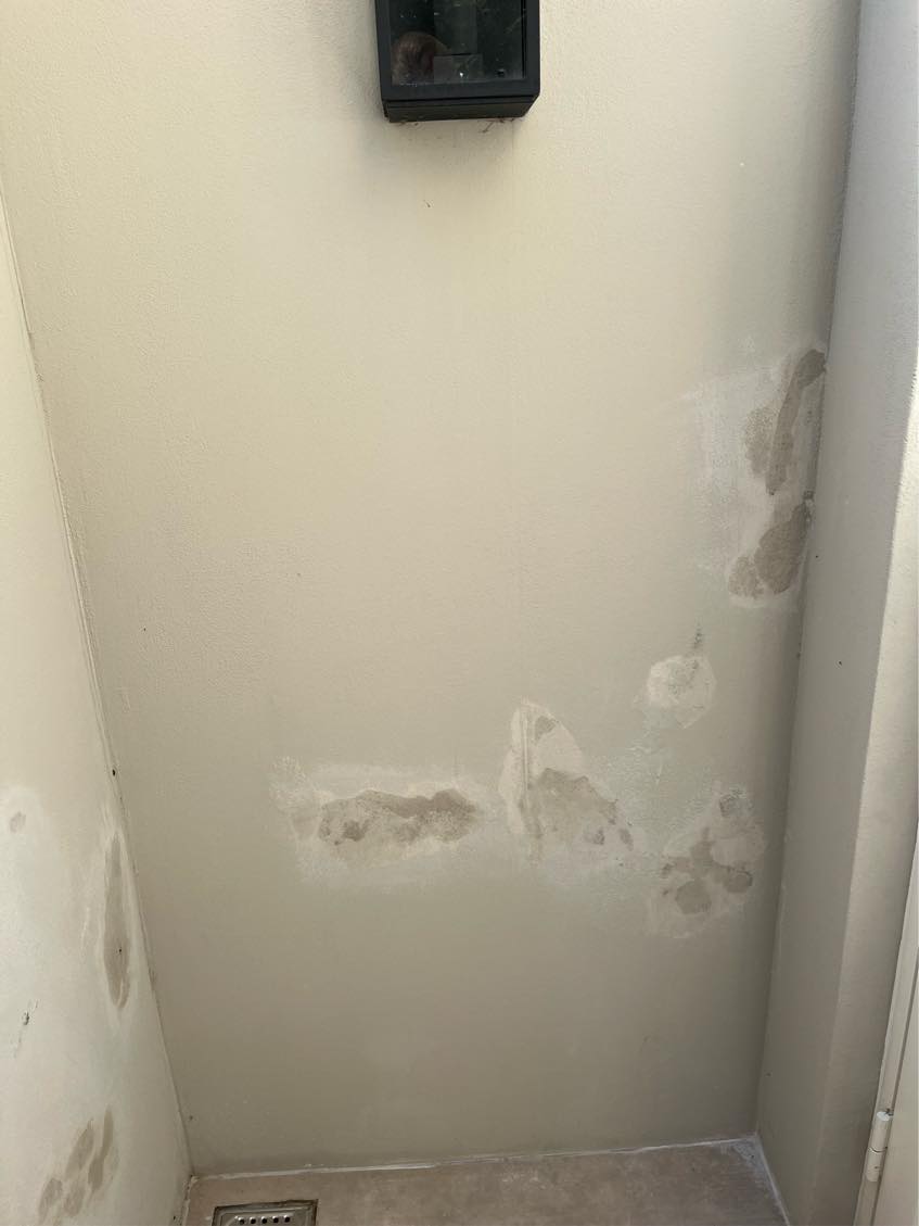 Pudsning af mur og udskiftning af flise