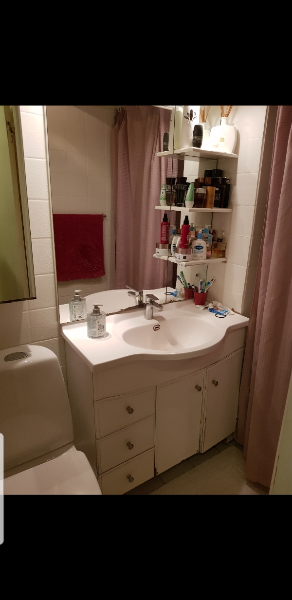 Montering af badeværelsesmøbel