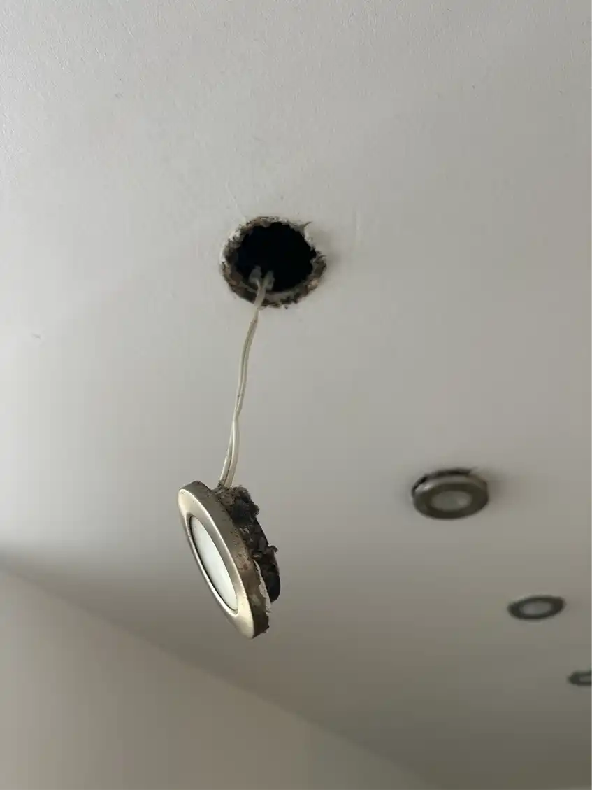 Opsætning af 2 lamper og udskiftning af 3 spots