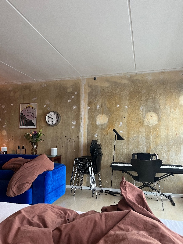 Slibning af betonvæg