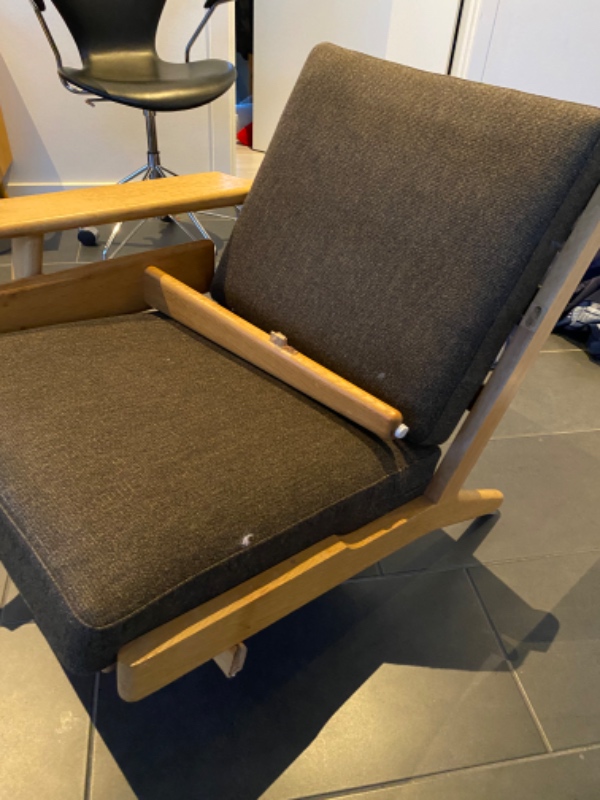 En lænestol ( wegner) og en wegner y-stol