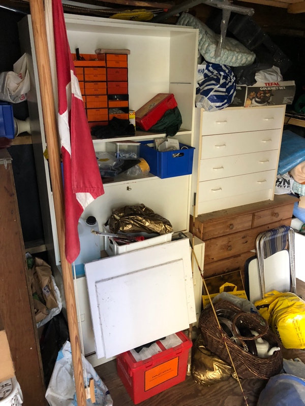 Skal have ryddet skur og trapperum for affald