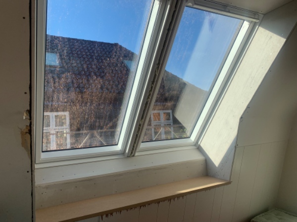 Maling og spartling af vindueskarme.