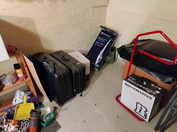 Tømning af kælderrum og bortskaffelse af indhold