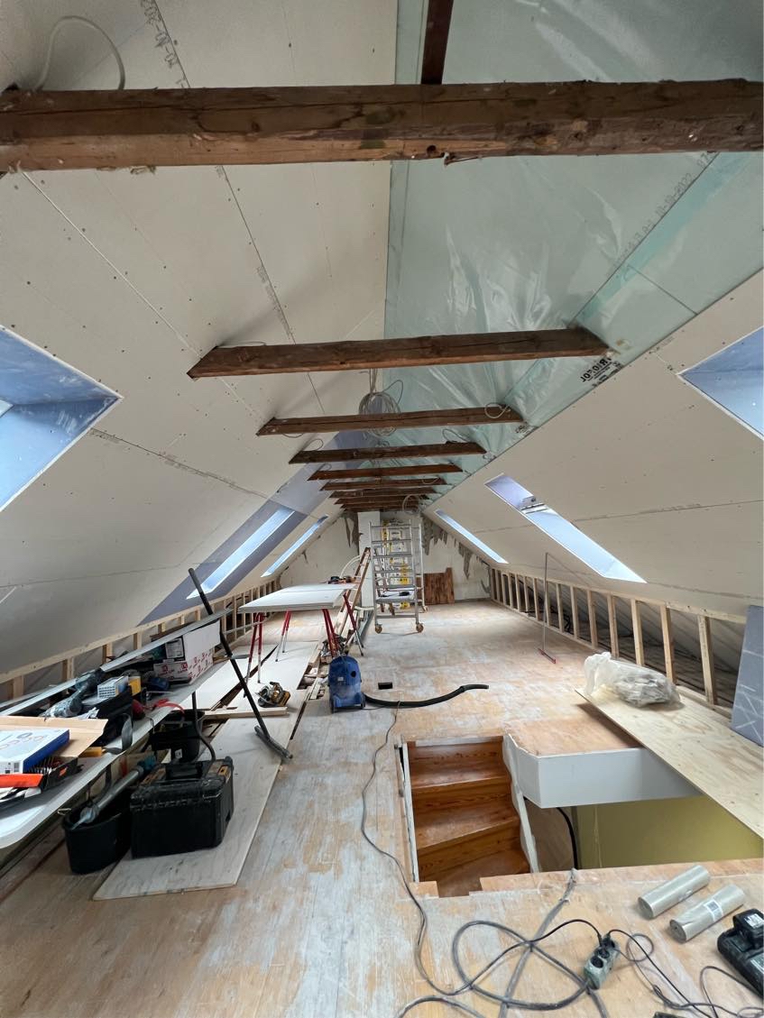 Slibe gulv 50m2 og trappe til 1. sal