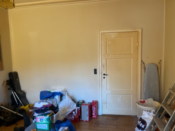 Male 2 stuer inklusiv alt træværk (ikke radiatore, men alt andet! Inklusiv maling osv.  