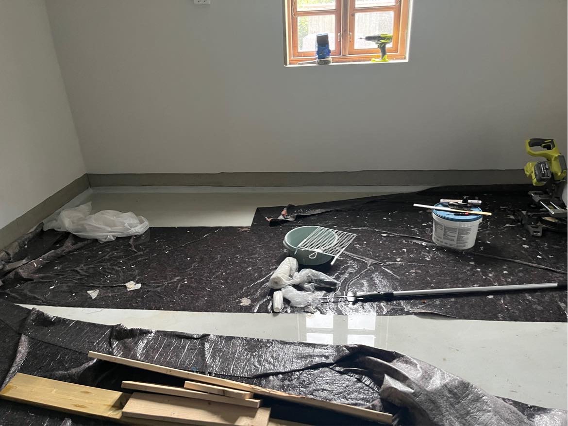 Bore 5 huller i garagemur